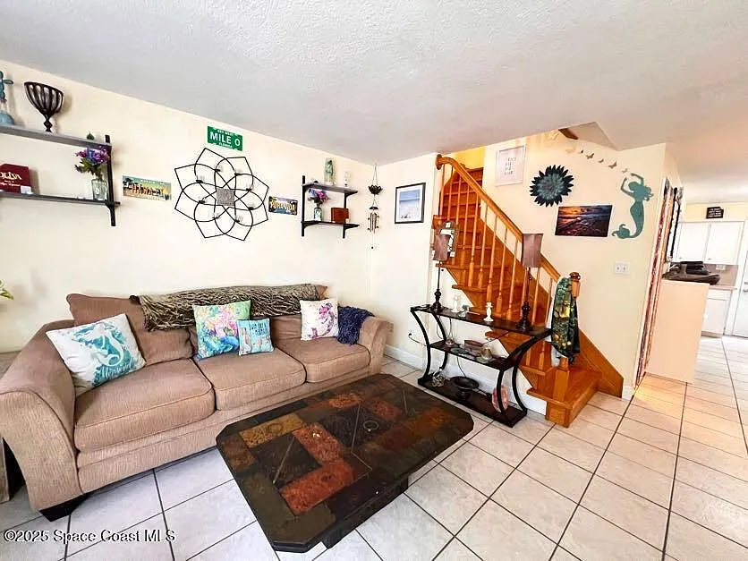 3 bed, 2.5 bath, 2522 sqft, $2,400 — Photo 2