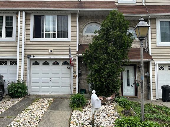 2nd image of 21 Claudia Ct