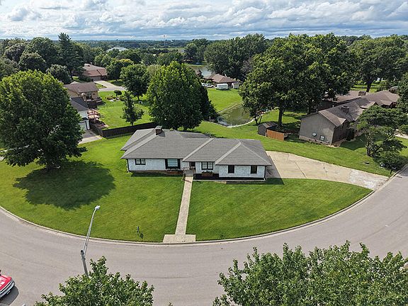 2nd image of 651 N Lake Dr