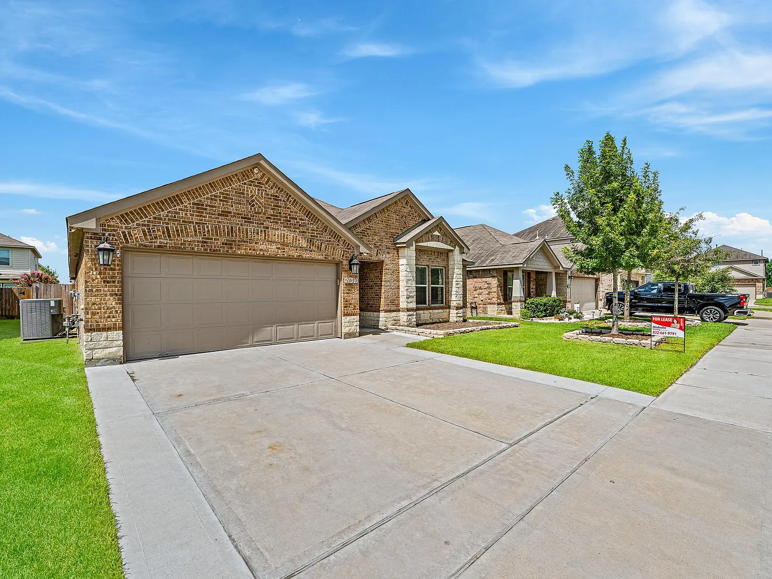 3 bed, 2.0 bath, 2188 sqft, $2,300 — Photo 3