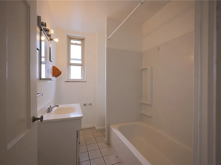 144 N Dithridge St #702 — Photo 16