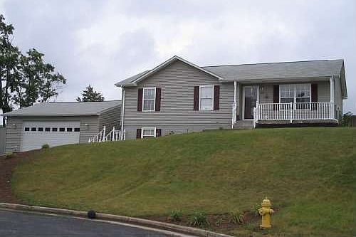 1st image of 2121 Lost Pond Ct