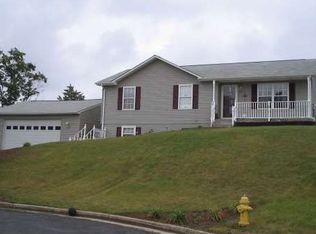 2121 Lost Pond Ct, Middletown, VA 22645