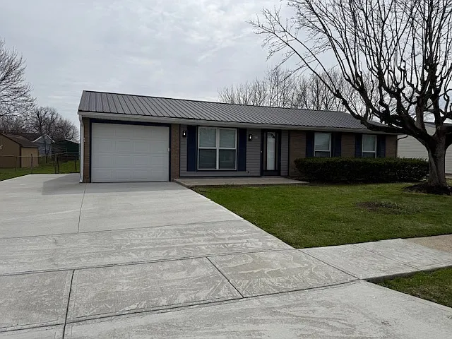 3 bed, 1026 sqft, $2,100 — Photo 2