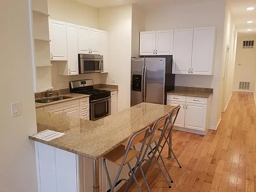 6052 W Irving Park Rd #3E Photo 1 6052 W Irving Park Rd #3E Photo 1