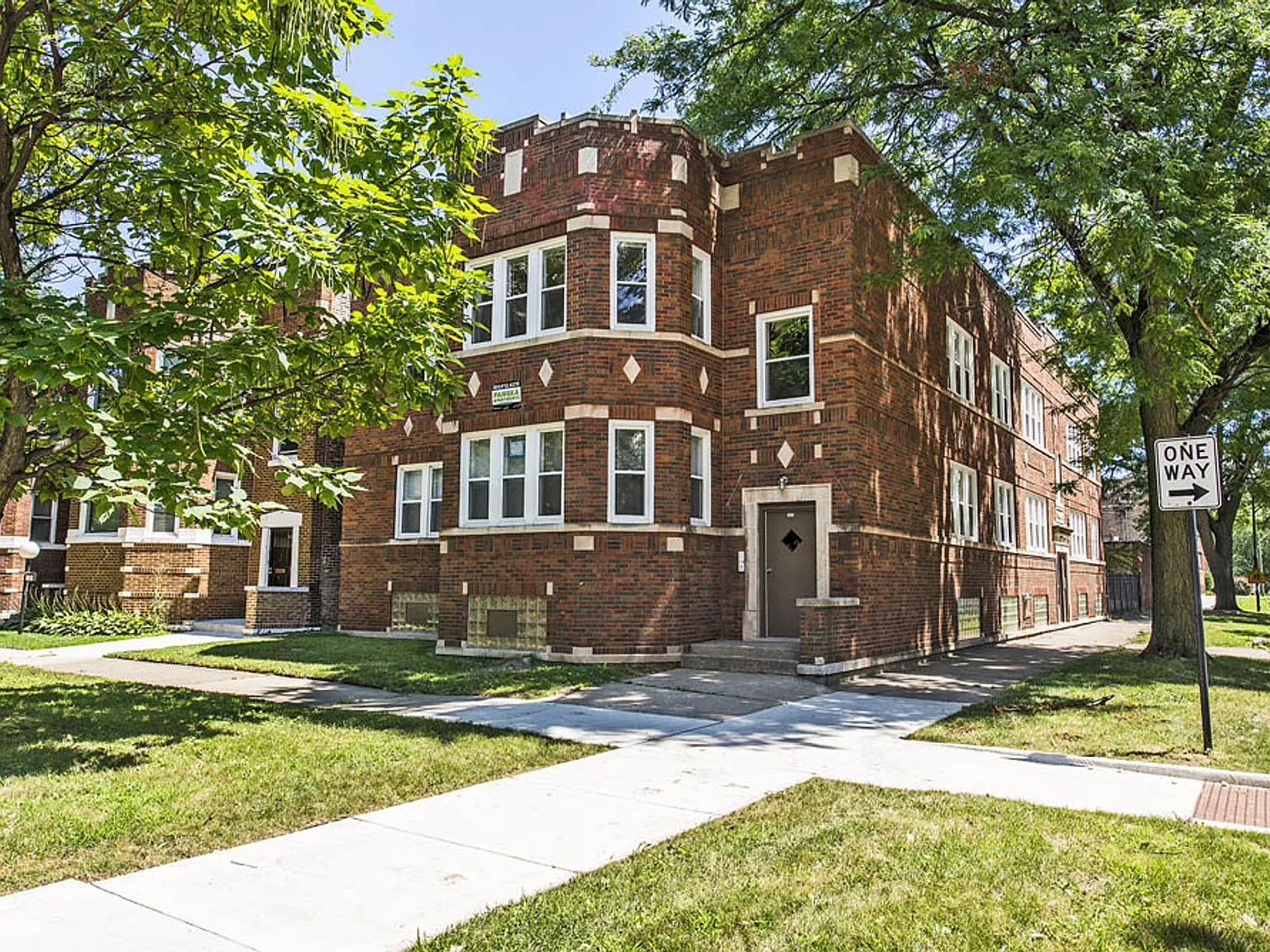 7159 S Wabash — Photo 2