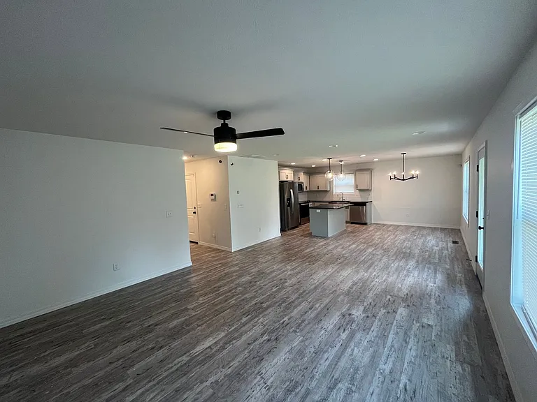 1229 E Paragon St — Photo 5