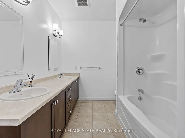 26 Wellington St #402 — Photo 14
