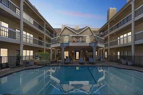 4800 W Lovers Ln Photo 1