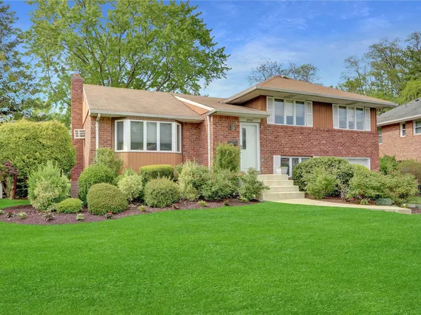 2561 Iris Lane, Bellmore, NY 11710