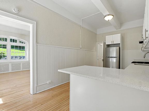 3rd image of 149 Central Dr APT 1