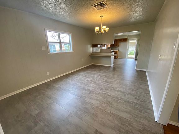 4th image of 222 La Salle Dr