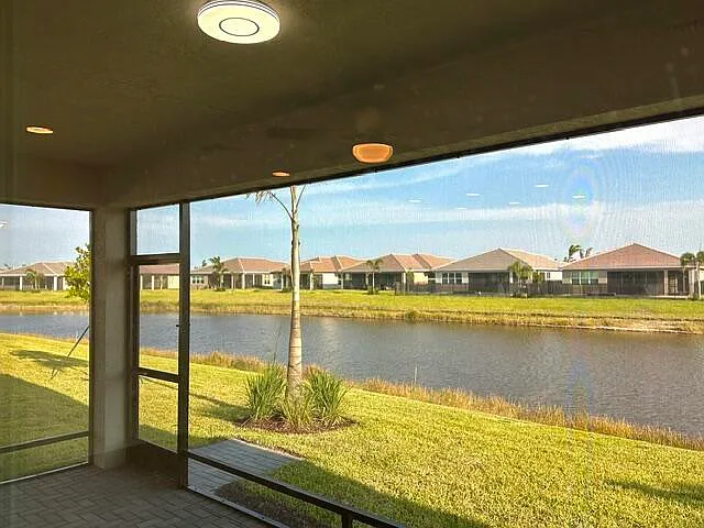3 bed, 2.0 bath, 1752 sqft, $3,275 — Photo 3