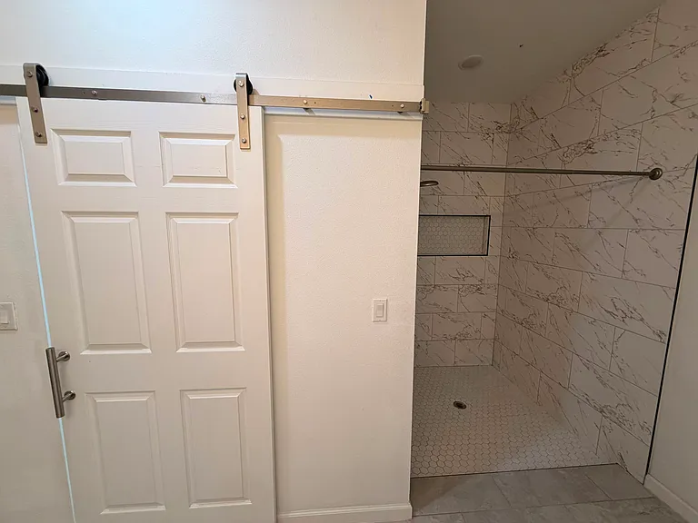 407 Mulberry Ct — Photo 11