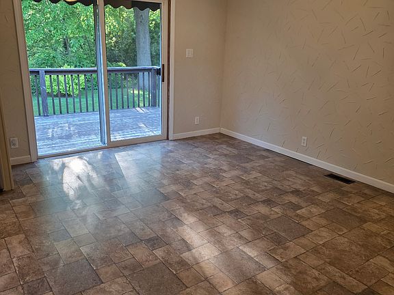 2nd image of 3049 Cobblestone Ln #40