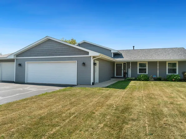 308 Heeren Dr, Winnebago, IL 61088
