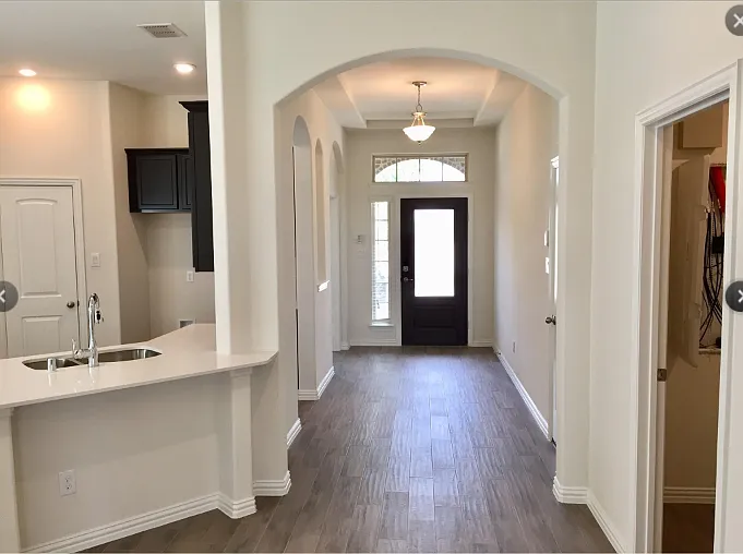 3 bed, 1873 sqft, $2,650 — Photo 2
