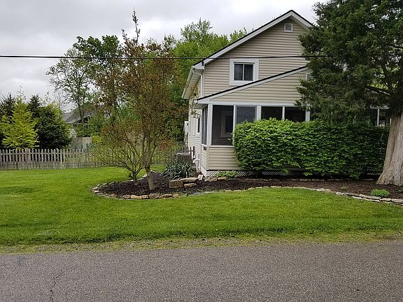 3rd image of 200 W Hiawatha Dr