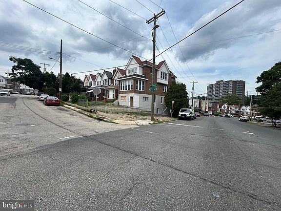 3rd image of 2001 N 52nd St