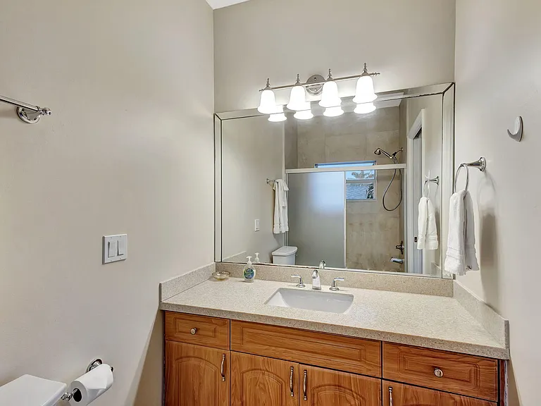 13814 Yarmouth Dr — Photo 11