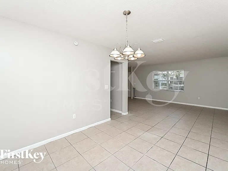 718 Kingswood Loop — Photo 4