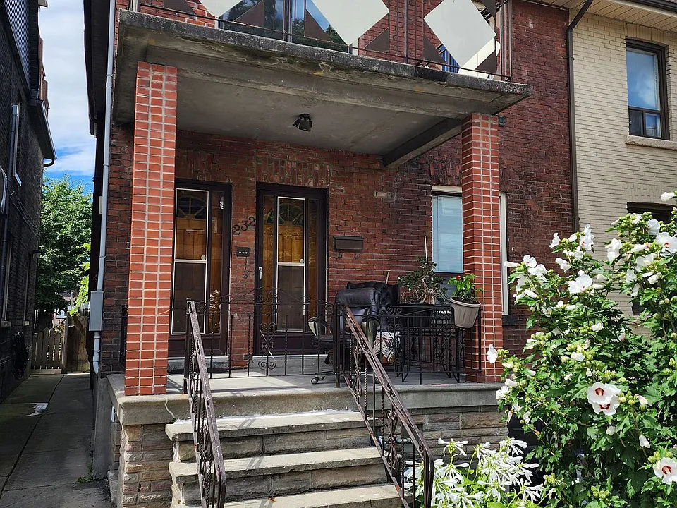 232 Montrose Ave #2