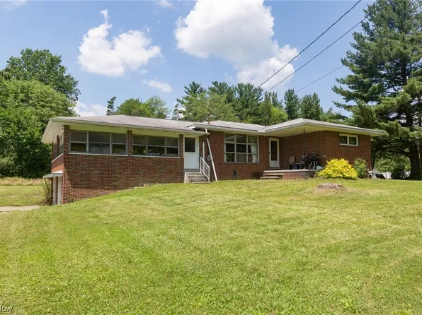 1910 Bedford Rd, Lowellville, OH 44436