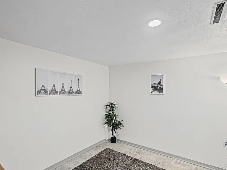 7809 Rosewood Dr — Photo 27