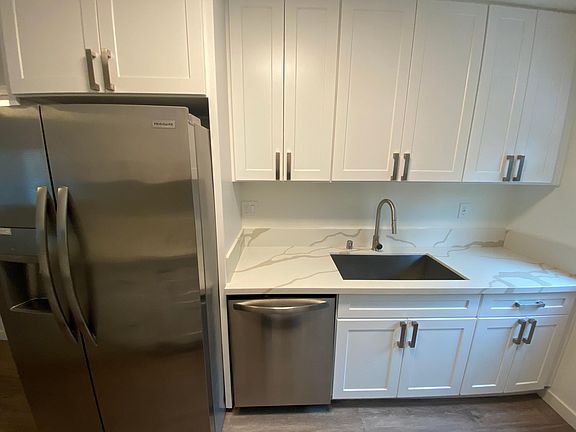 3rd image of 5008 Hazeltine Ave APT 14