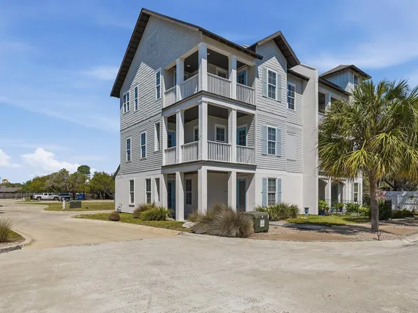 103 La Belle Ave, Rockport, TX 78382