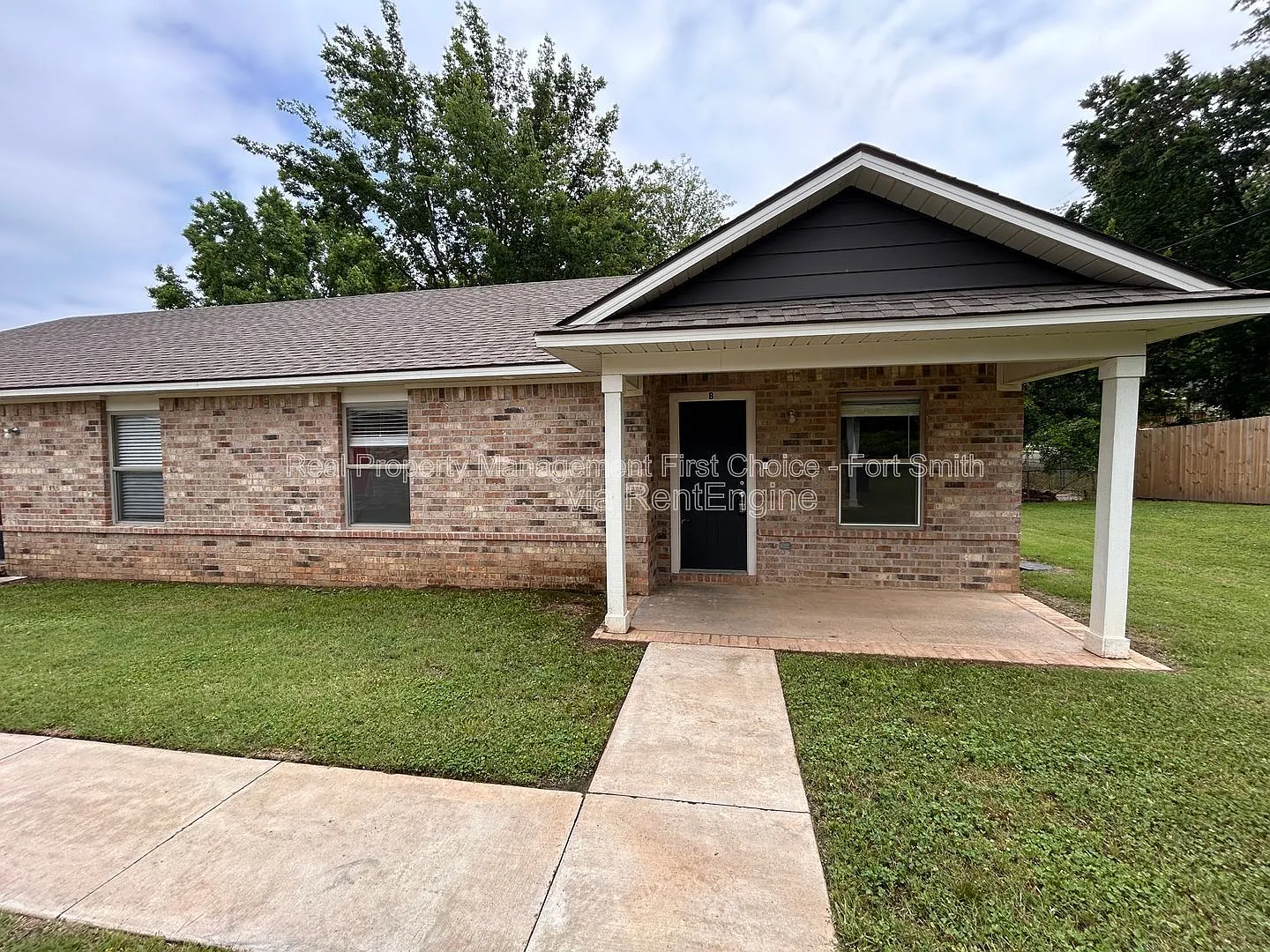 2 bed, 2.0 bath, 900 sqft, $920 — Photo 2
