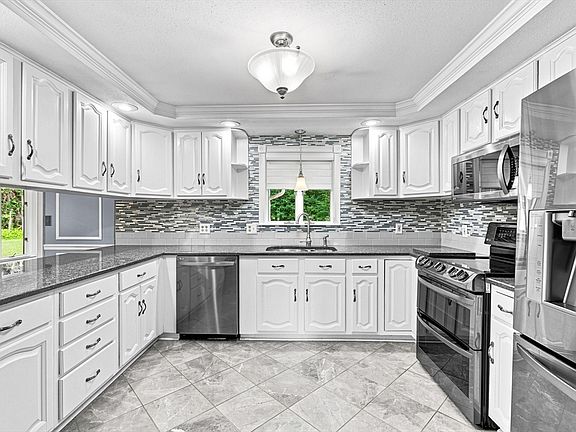 3rd image of 24 Orchard St