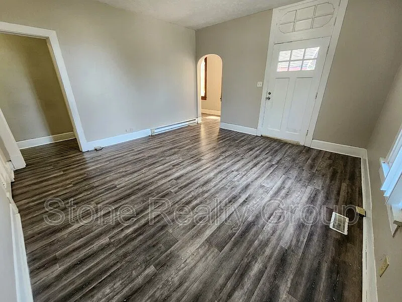 2 bed, 1.0 bath, $750 — Photo 2