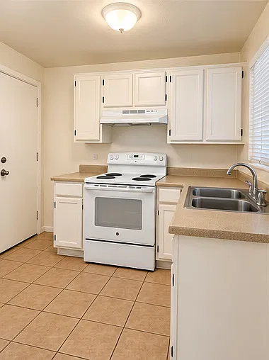 2425 W Montebello Avenue — Photo 3