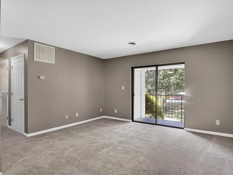 1630 Oxford Rd #F — Photo 26