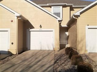 8946 Lakeview Ave, Lenexa, KS 66219