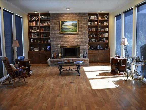 4th image of 3211 Squireswood Dr
