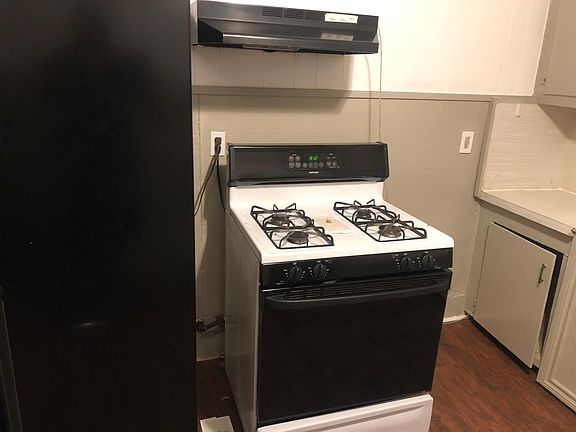 5th image of 216 E Brockett St