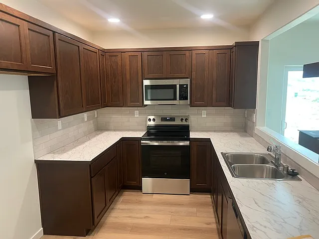 521 N Dauntless St — Photo 12