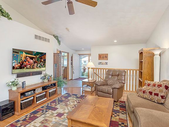 4th image of 221 Rivers Edge Dr