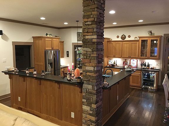 4th image of 560 Pigeon Creek Dr