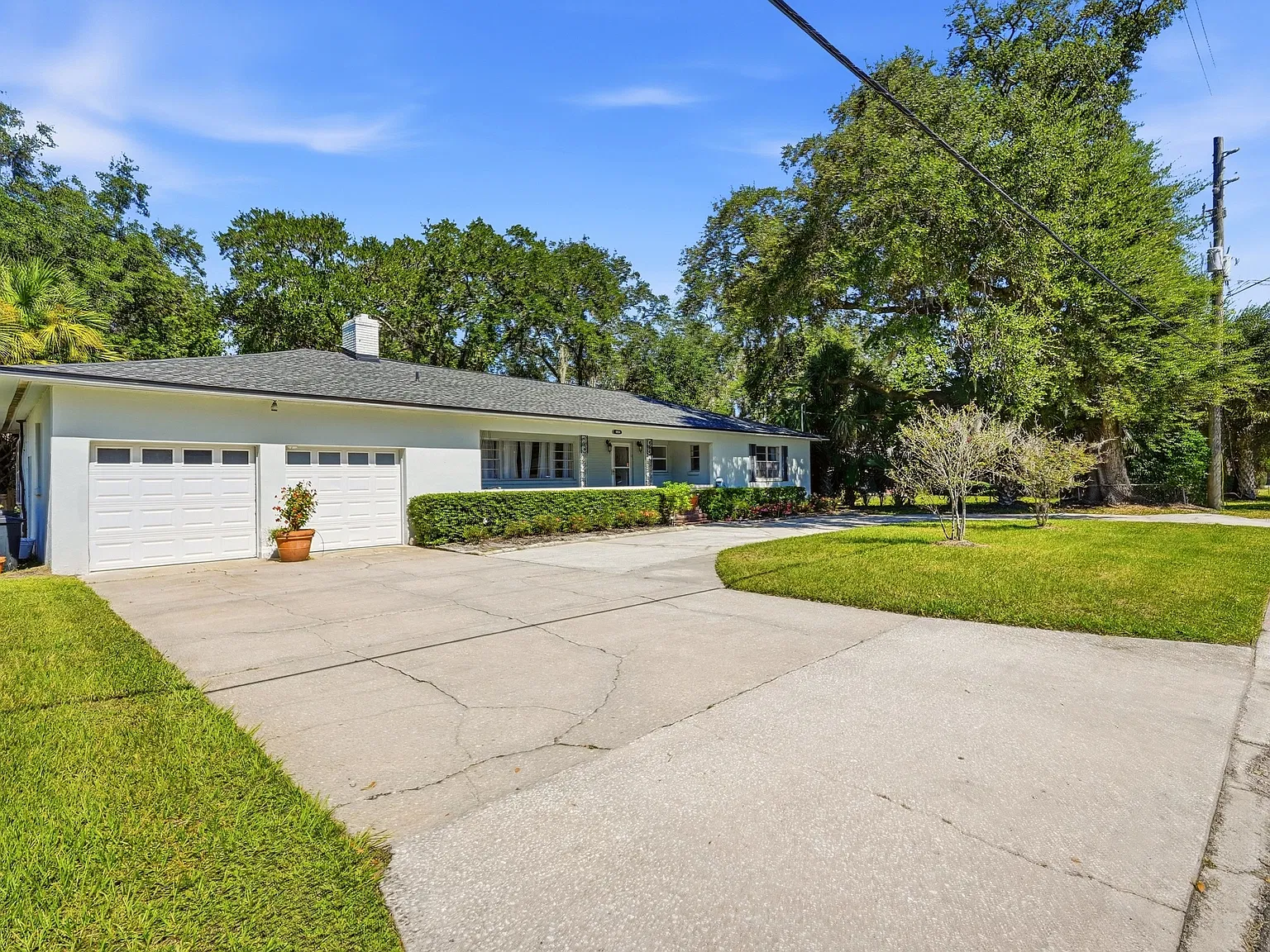 3 bed, 2.5 bath, 2052 sqft, $3,200 — Photo 2