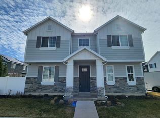 1951 W Parkview Dr, Syracuse, UT 84075