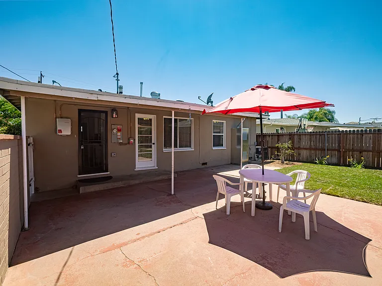 521 E Date St — Photo 31