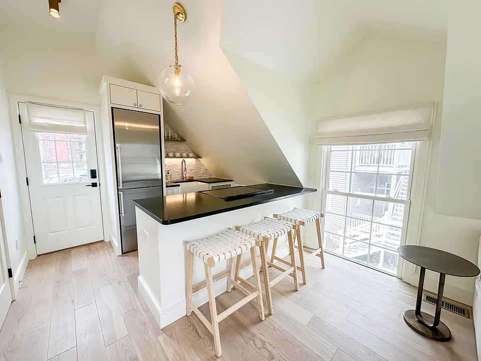 30 Thornley St #3