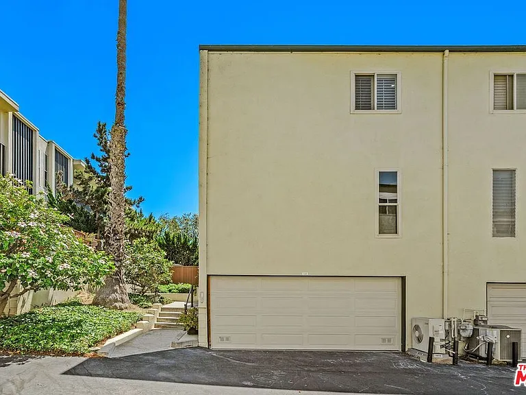 11260 Overland Ave #12D — Photo 27