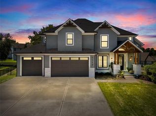 1117 SW Drake Cir, Lees Summit, MO 64082