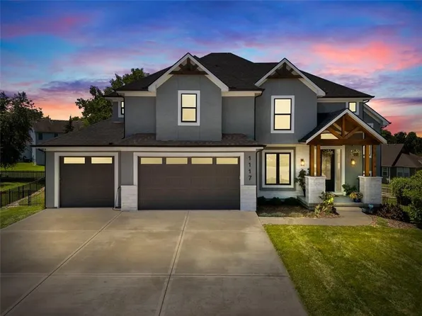 1117 SW Drake Cir, Lees Summit, MO 64082