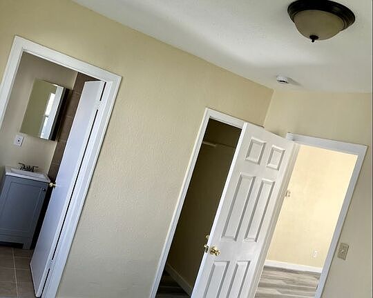 5th image of 1012 N Willow Ave