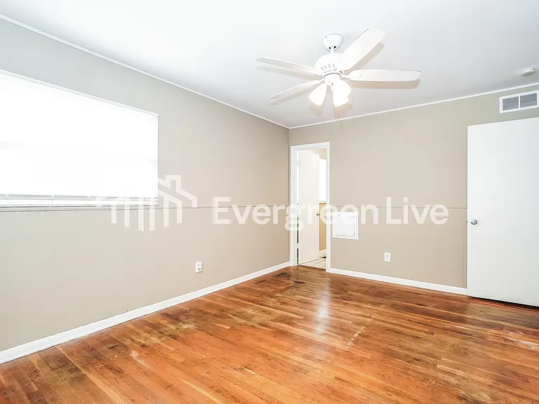 2644 Queensway Dr — Photo 11